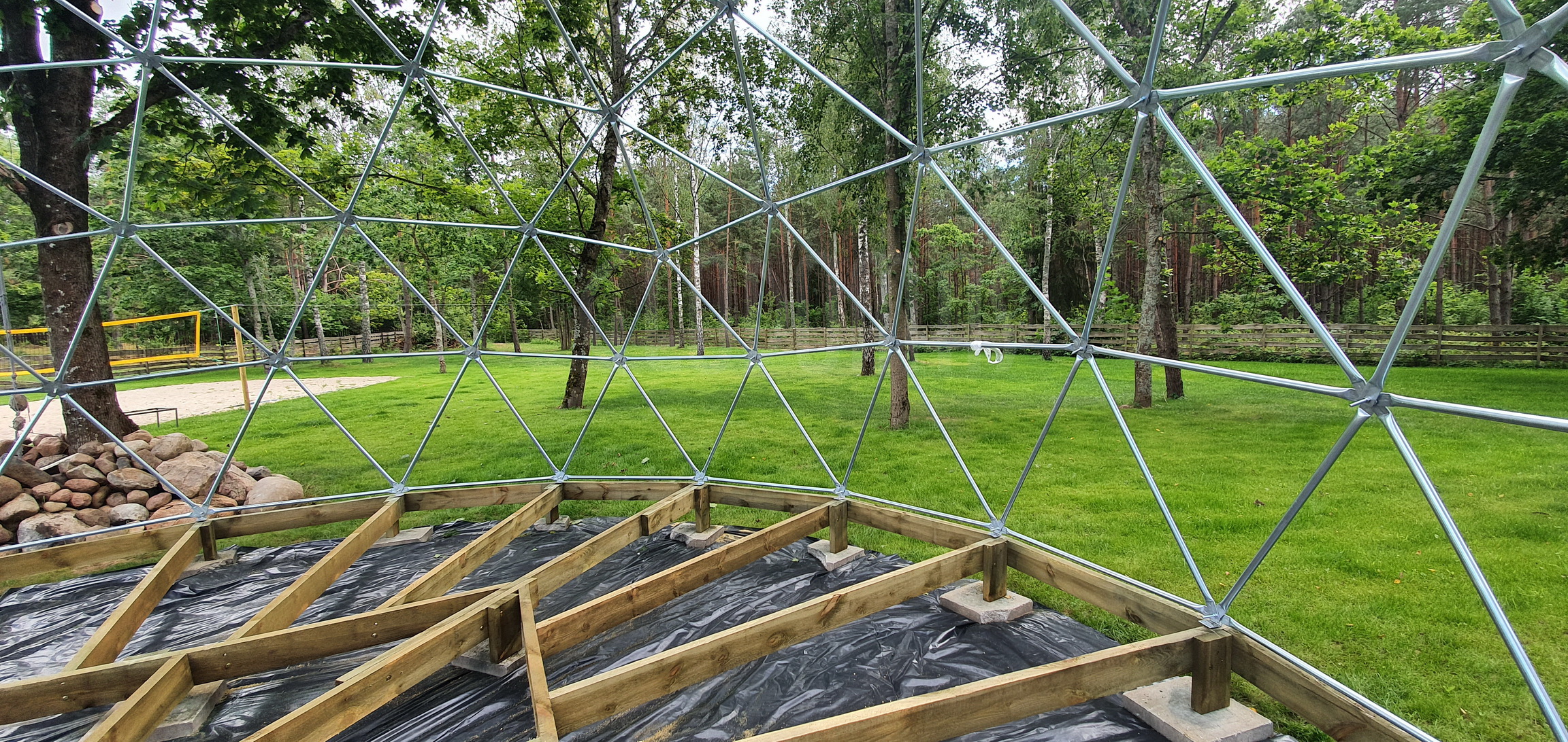 50m² Glamping Dome Ø8m & TREE DOMES | Recreational area